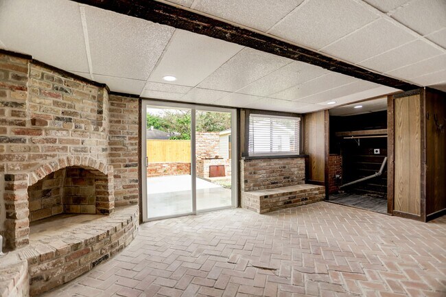 Building Photo - 5814 Anaqua Dr