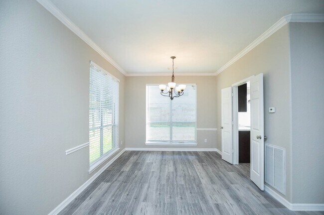 Building Photo - 18135 Somerset Knolls Ct