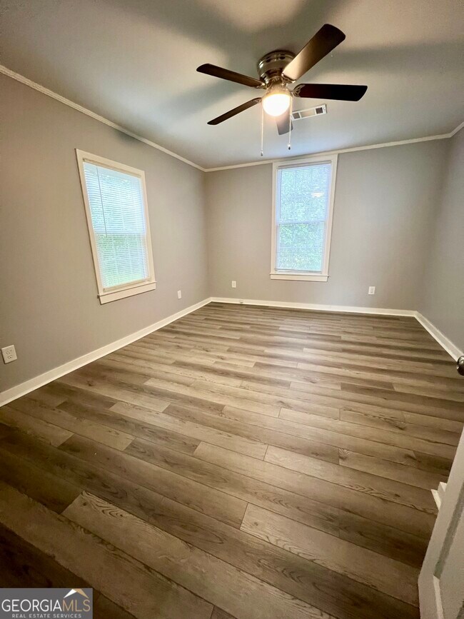 Building Photo - 112 Cedar St