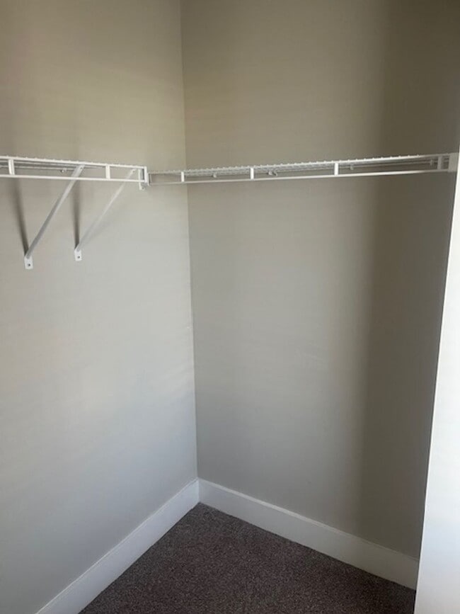 Building Photo - Stylish Spring Hill Townhome – 2 Suites + ...