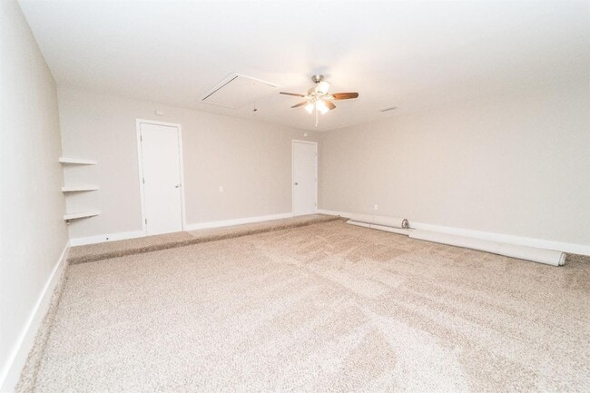 Building Photo - Great 3/2 with a Large Bonus Room