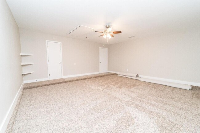 Building Photo - PRE-LEASING for AUGUST - Great 3/2 with a Large Bonus Room