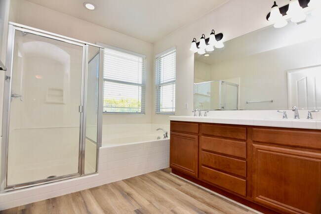 Building Photo - AVAILABLE NOW: 4 Bd/3Ba in Great Oak Schoo...