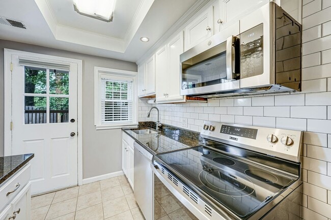 Building Photo - 3096 S Woodrow St