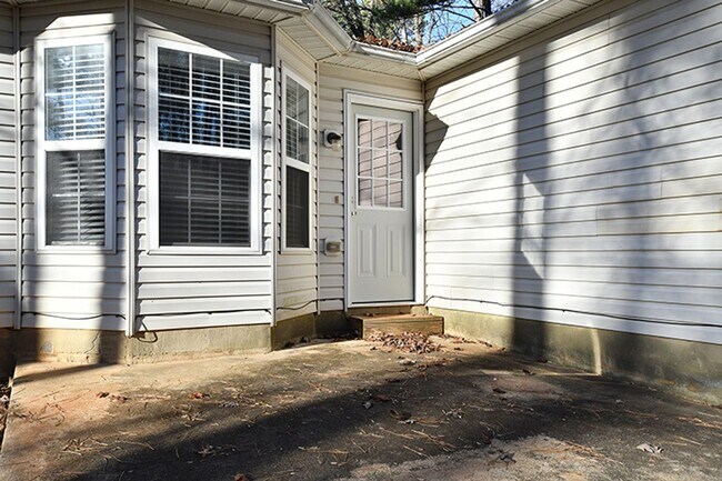 Building Photo - 116 Milbros Ln