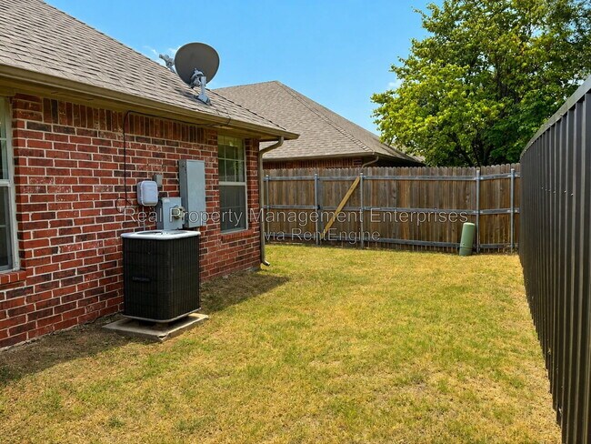 Building Photo - 4713 Castle Bay Cove