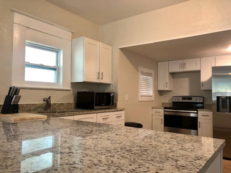 Building Photo - 3515 N 10th St