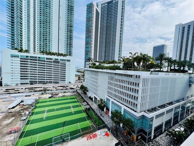 Building Photo - 851 NE 1st Ave