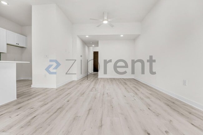 Building Photo - 2000 Riverside Farms Rd