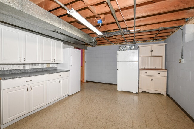 Building Photo - 7023 W Morgan Ave