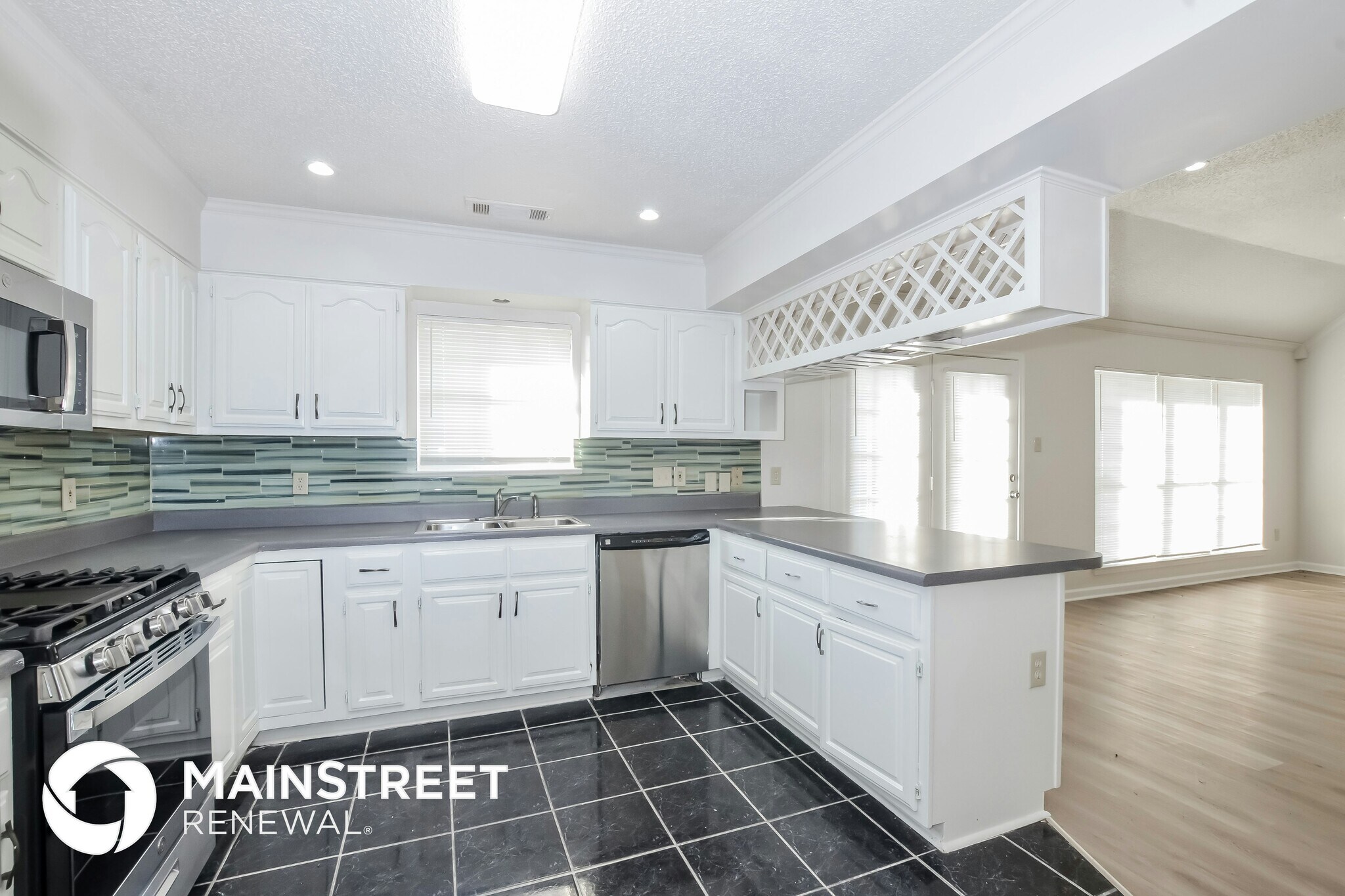 Building Photo - 6650 Spencer Forest Cove W