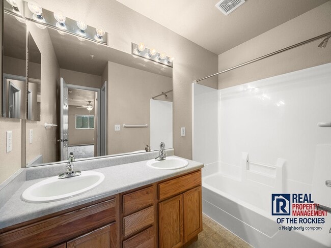 Building Photo - Amazing 3 bed, 3.5 bath Condo in Rigden Farm!
