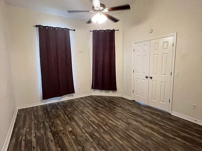 Building Photo - 1424 Roebling Tr