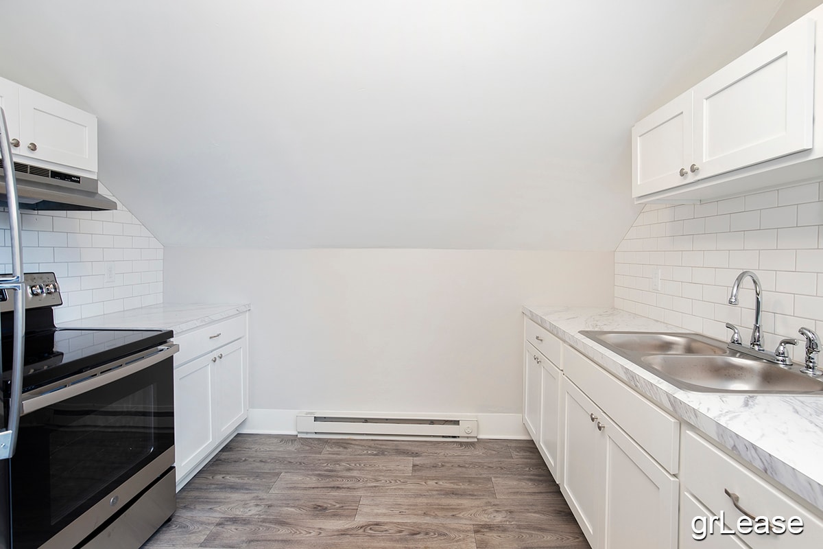 Building Photo - 25 Seward Ave NW