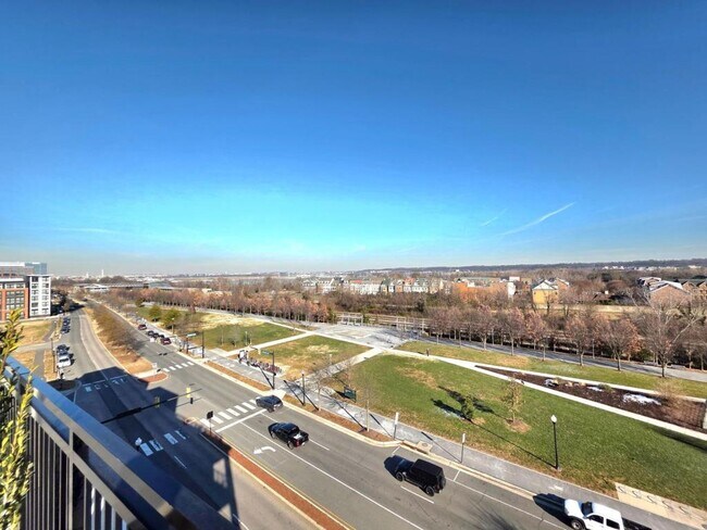 Building Photo - 737 Swann Ave