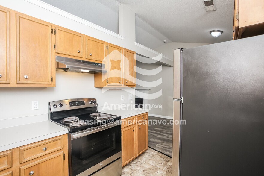 Building Photo - 2912 S Partridge Cir