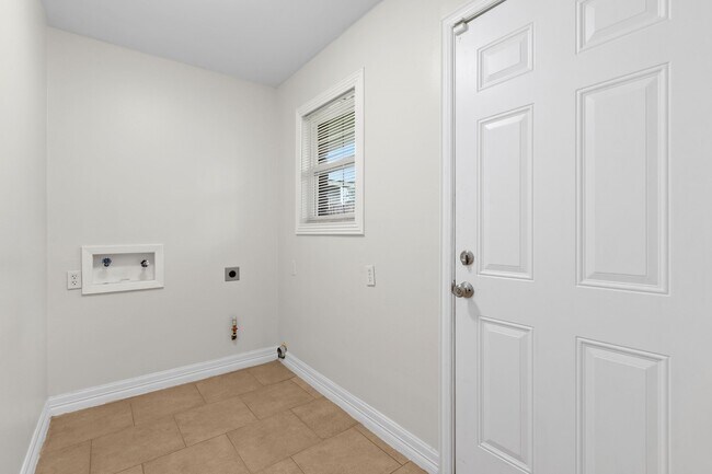 Building Photo - 10518 Mayfield Rd