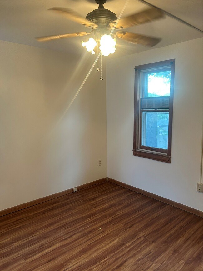 Building Photo - 125 Crary Ave