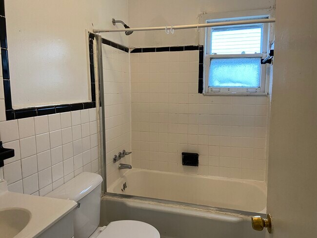 Building Photo - 11443 Caddilac Ave