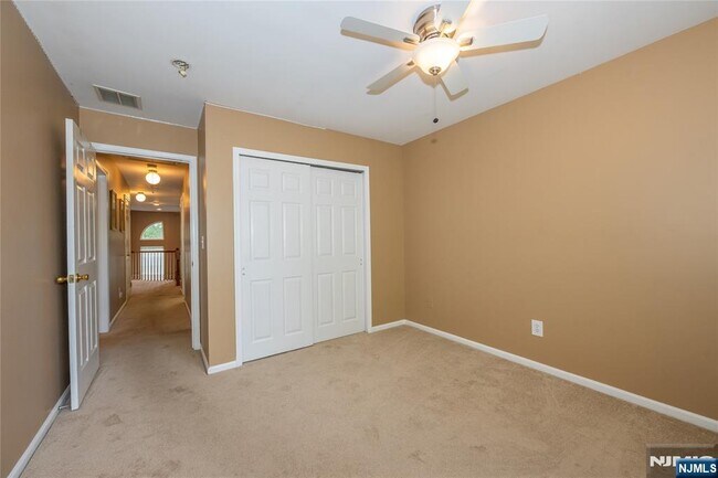 Building Photo - 533 Cascade Ct