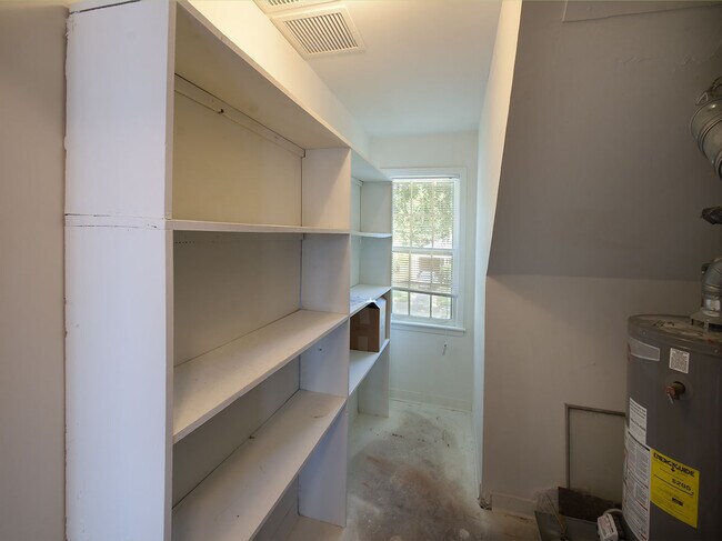 Building Photo - 3 Bedroom, 2 Bathroom near Colonial and flamingo