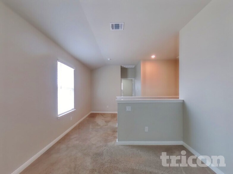 Building Photo - 13605 Paxton Blvd