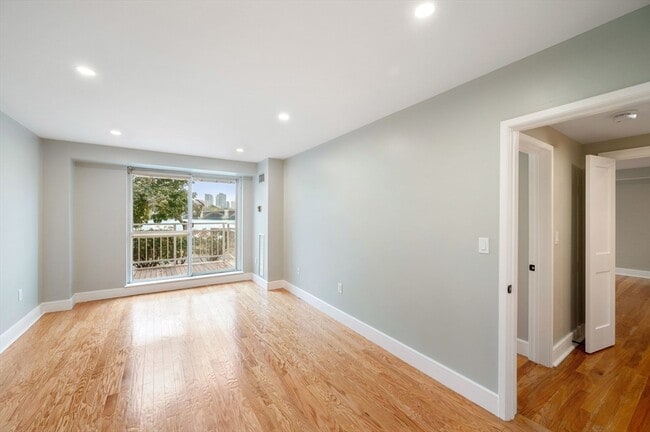 Building Photo - 75-83-83 Cambridge Pkwy