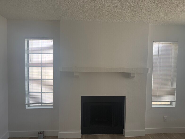 Building Photo - 909 Staffordshire Cir