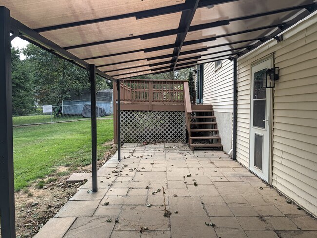 Building Photo - 335 Cornertown Rd