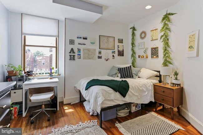 Building Photo - 1116 Monroe St NW