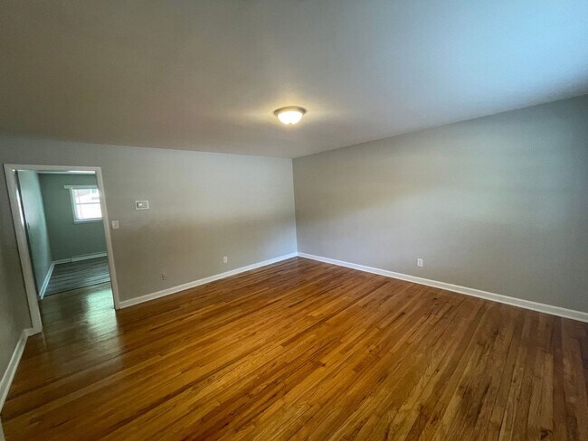 Interior Photo - SH302-Chamberlain Oaks Apartments (CHO)