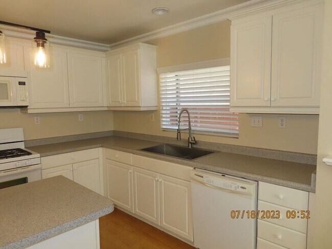Building Photo - 26270 Monticello Way