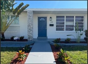 Building Photo - 320 SW 7th Ct