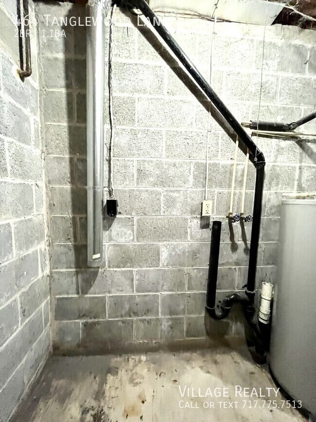 Building Photo - 464 Tanglewood Ln