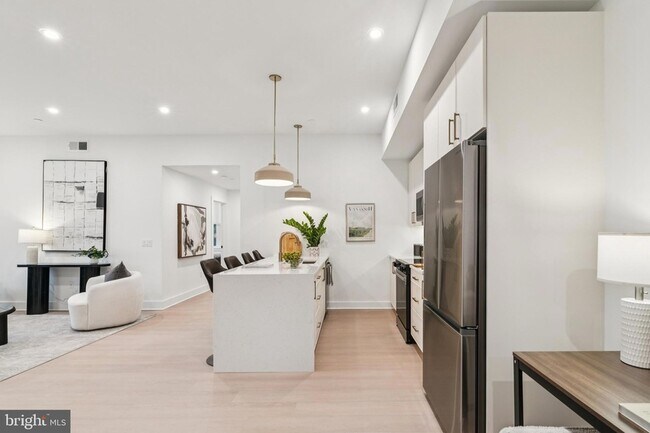 Building Photo - 30 W Allens Ln