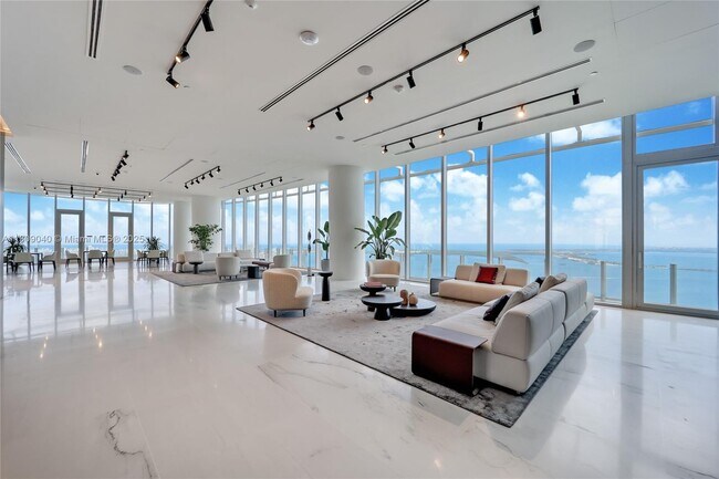 Building Photo - 300 Biscayne Blvd Way