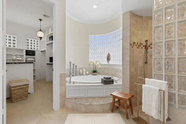 Building Photo - 3315 Riviera Dr