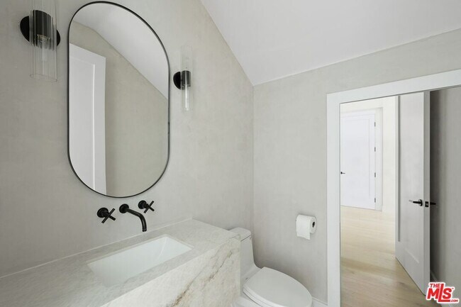 Building Photo - 16802 Cll De Sarah