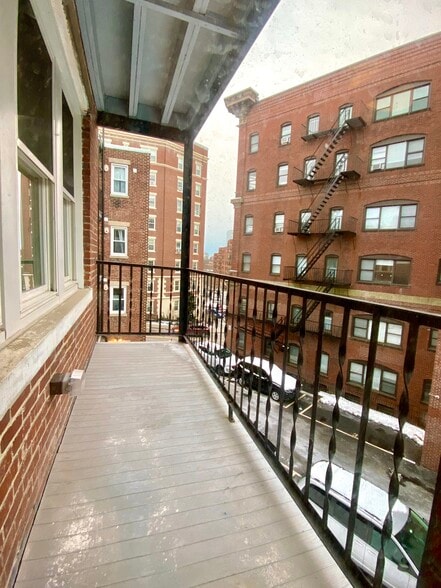 Building Photo - 15 Short St