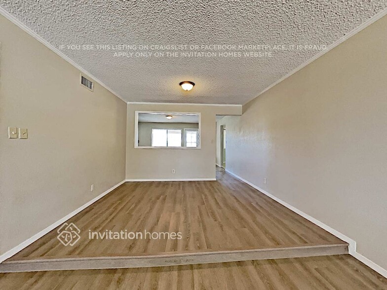 Building Photo - 710 N Oracle Cir