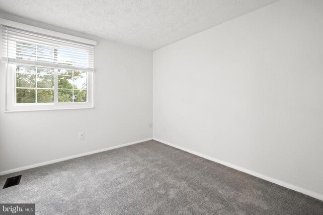 Building Photo - 2916 Bridgehampton Ct