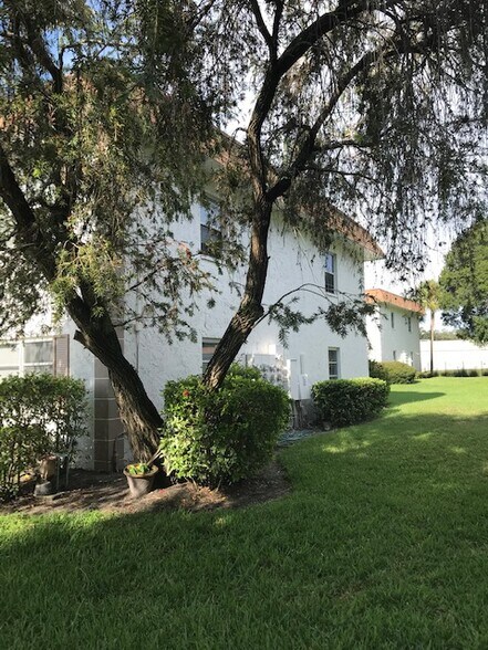 Corner Unit - More Windows - 213 S McMullen Booth Rd