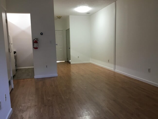 Building Photo - 109 Cottonwood St