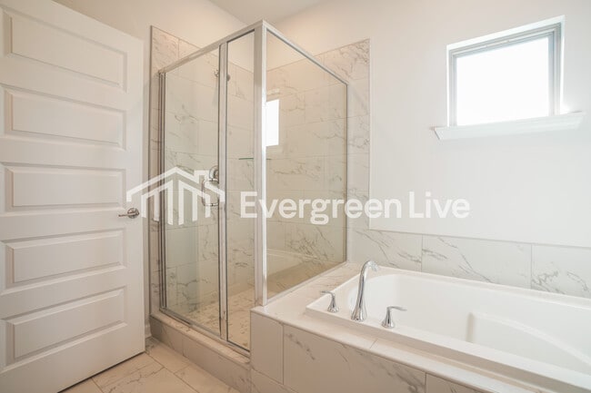 Building Photo - 228 Exeter St