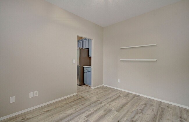 Building Photo - Large 2 Story 4bd 2.5ba Home in Vancouver