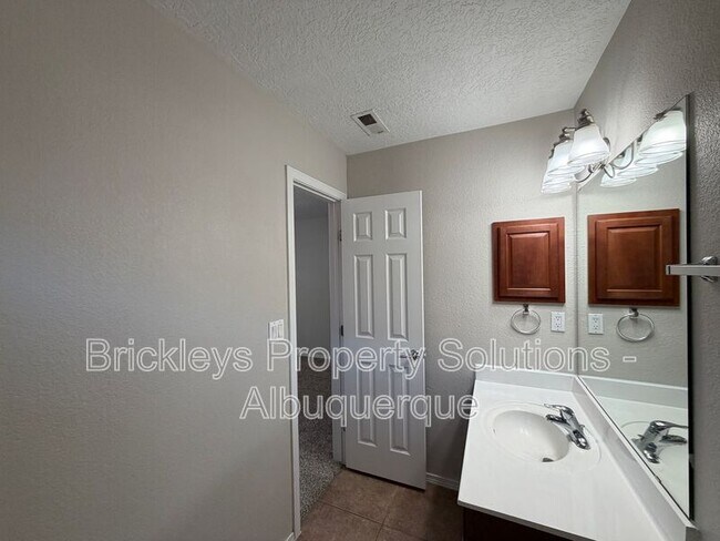 Building Photo - 8035 Sierra Altos Pl NW