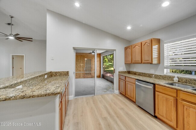 Building Photo - 187 Pinta Cir