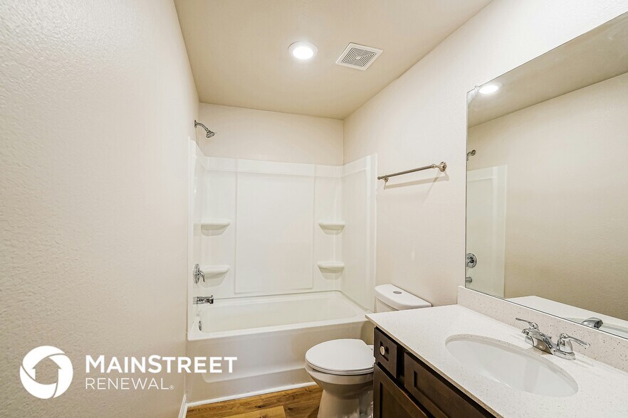 Building Photo - 360 Clover Cir