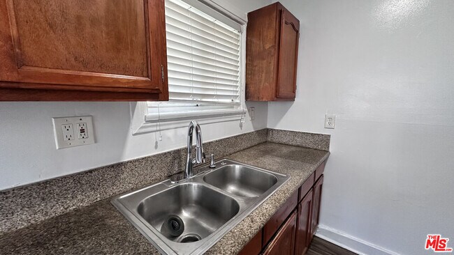 Building Photo - 1709 W 70th St