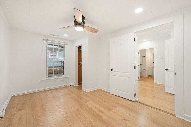 Building Photo - 3be/2ba Premium House Round the Corner fro...